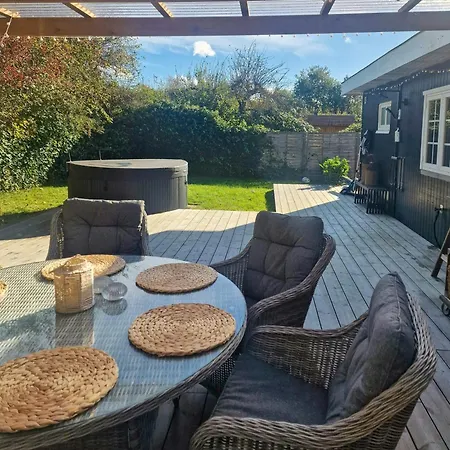 בית נופש Idyllic Wooden House By Two Beaches Sonderby (Sonderjylland)