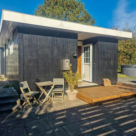 Idyllic Wooden House By Two Beaches Dom wakacyjny *