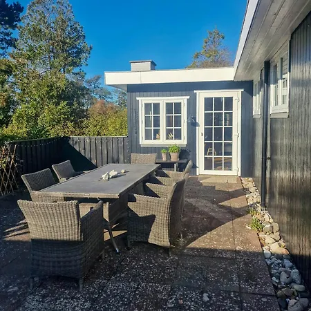 Authentic 1950s Wooden House By Two Beaches *